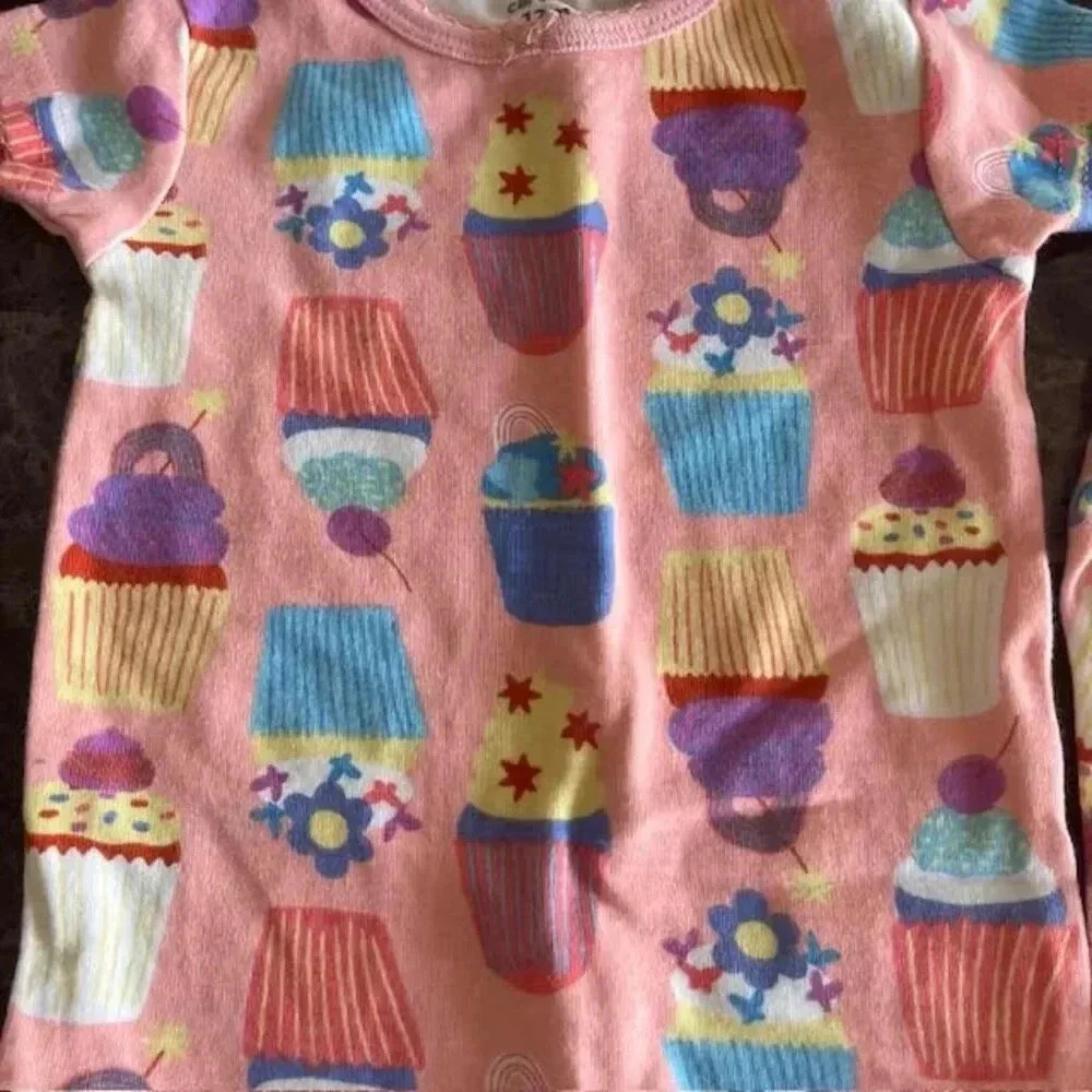 Carter's Toddler Girl Pajama Set (Size 12M) Pink with cupcake prints - Picture 4 of 9